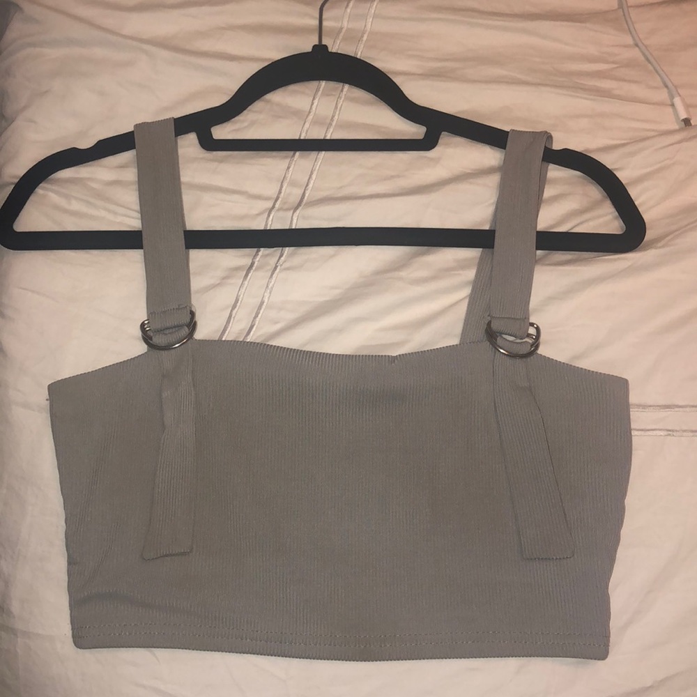 Misguided D-Ring grey crop top!
